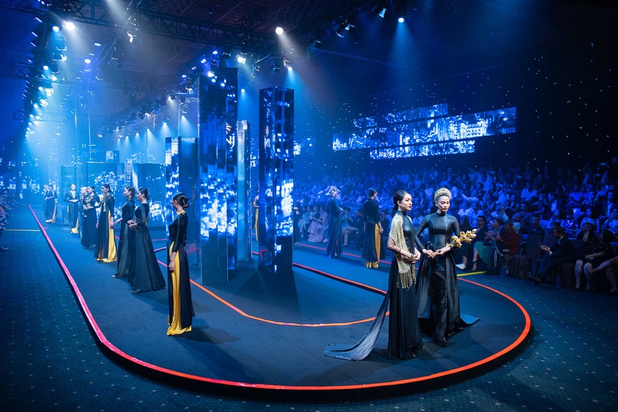 Đế chế kim hoàn PNJ chơi lớn tổ chức triển lãm trang sức ngay khi vừa kết thúc show lớn A Magical Journey - Ảnh 8. Đế chế kim hoàn PNJ chơi lớn tổ chức triển lãm trang sức ngay khi vừa kết thúc show lớn A Magical Journey - Ảnh 8.