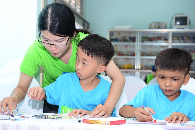 Chung tay góp thêm niềm vui cho trẻ cơ nhỡ - Ảnh 5. Chung tay góp thêm niềm vui cho trẻ cơ nhỡ - Ảnh 5.