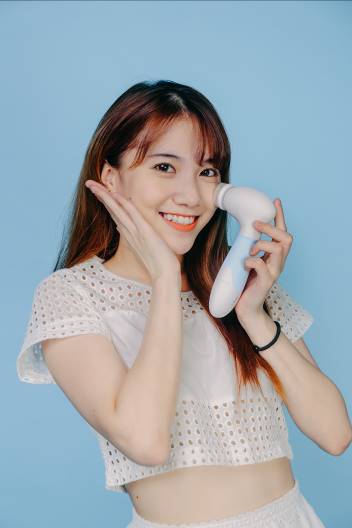 Sạch da, trẻ hóa với máy rửa mặt cọ Nano Flawless - Ảnh 2. Sạch da, trẻ hóa với máy rửa mặt cọ Nano Flawless - Ảnh 2.