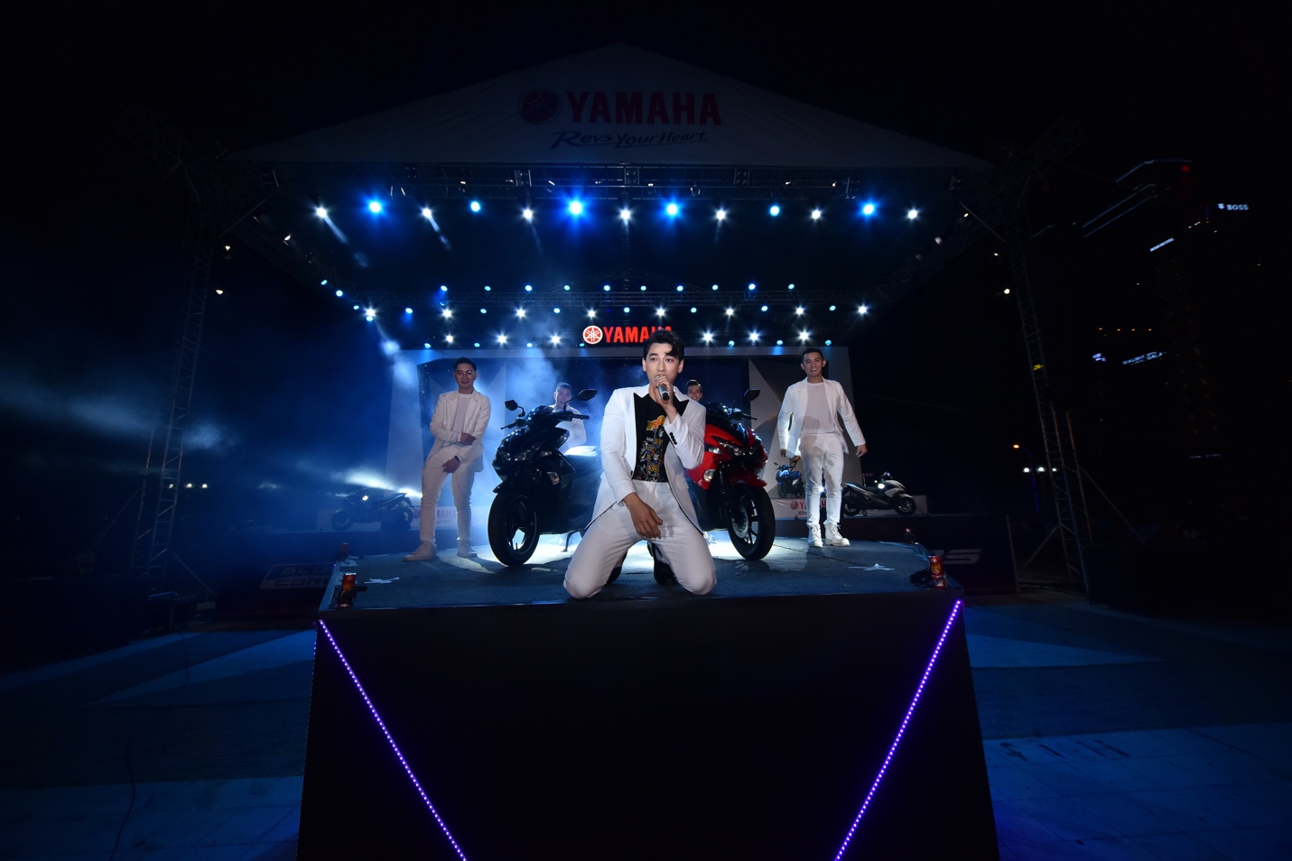 Soái ca Isaac “đốn tim” hàng ngàn bạn trẻ trong đêm nhạc hoành tráng tại Nha Trang - Ảnh 3. Soái ca Isaac “đốn tim” hàng ngàn bạn trẻ trong đêm nhạc hoành tráng tại Nha Trang - Ảnh 3.