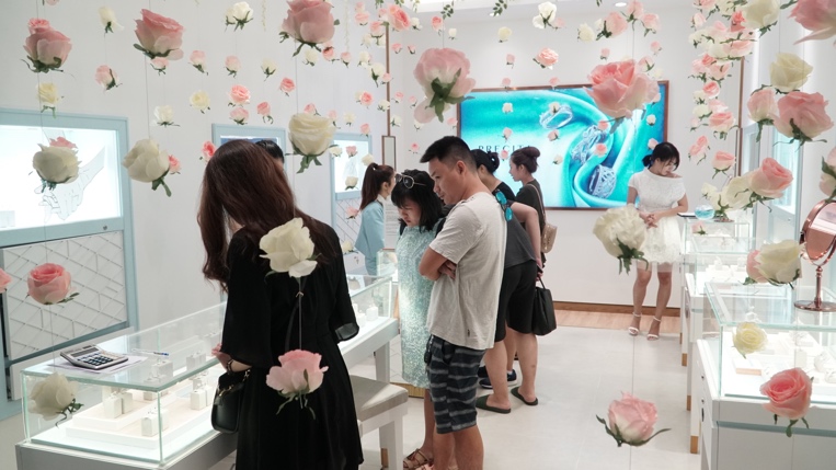 Nhẫn cưới in dấu tim – Yêu càng lâu, tim càng sâu - Ảnh 3. Nhẫn cưới in dấu tim – Yêu càng lâu, tim càng sâu - Ảnh 3.