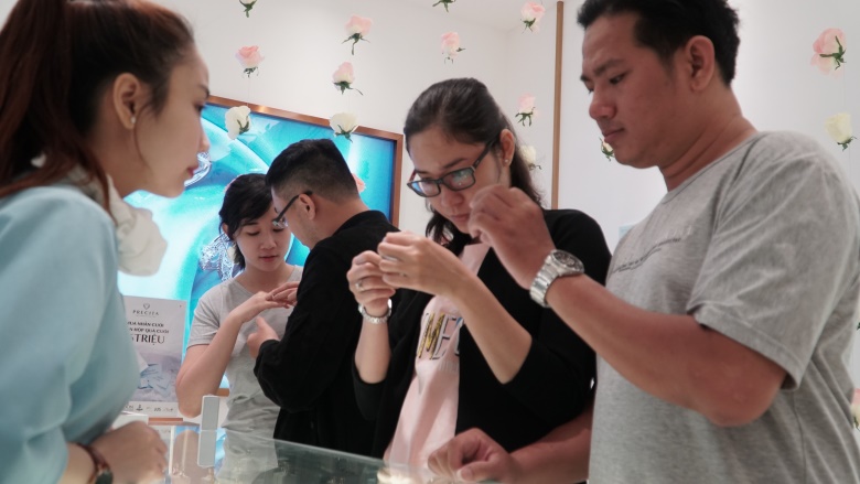 Nhẫn cưới in dấu tim – Yêu càng lâu, tim càng sâu - Ảnh 5. Nhẫn cưới in dấu tim – Yêu càng lâu, tim càng sâu - Ảnh 5.