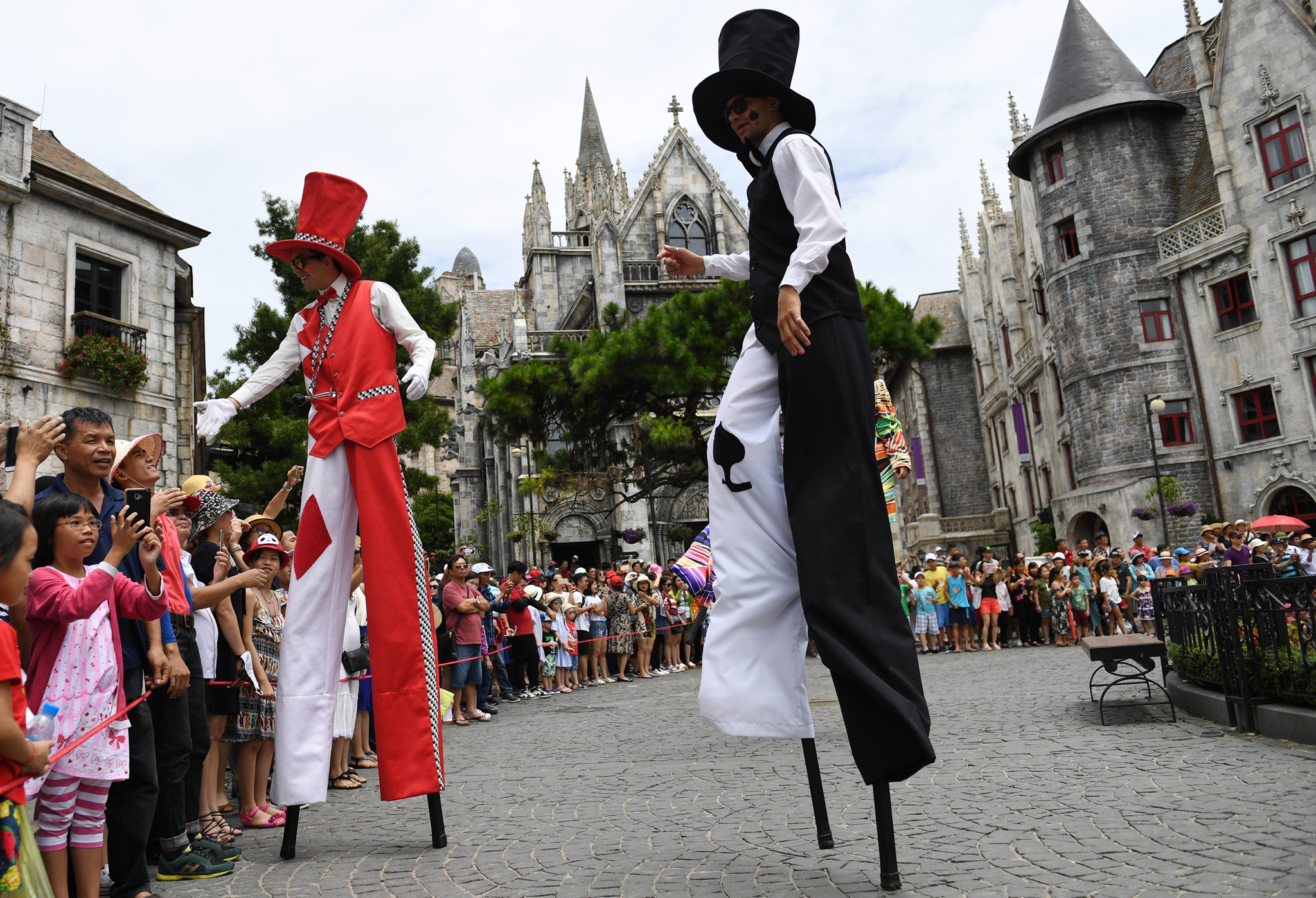 Khách hàng Sun World hạnh phúc với giải thưởng tour du lịch quốc tế - Ảnh 5. Khách hàng Sun World hạnh phúc với giải thưởng tour du lịch quốc tế - Ảnh 5.