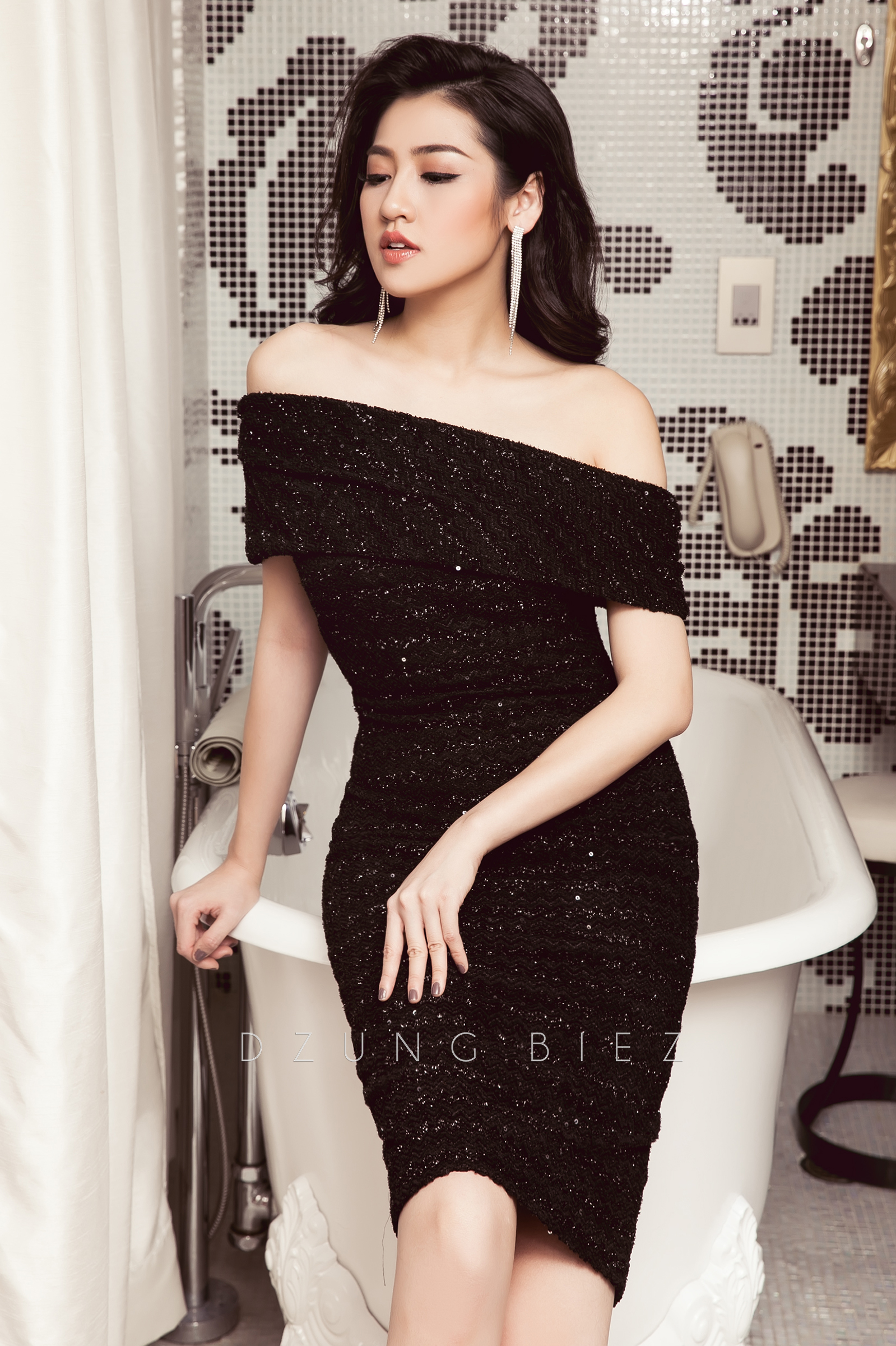Tú Anh khoe đường cong cực quyến rũ trong BST mới của Dzung Biez - Ảnh 3. Tú Anh khoe đường cong cực quyến rũ trong BST mới của Dzung Biez - Ảnh 3.