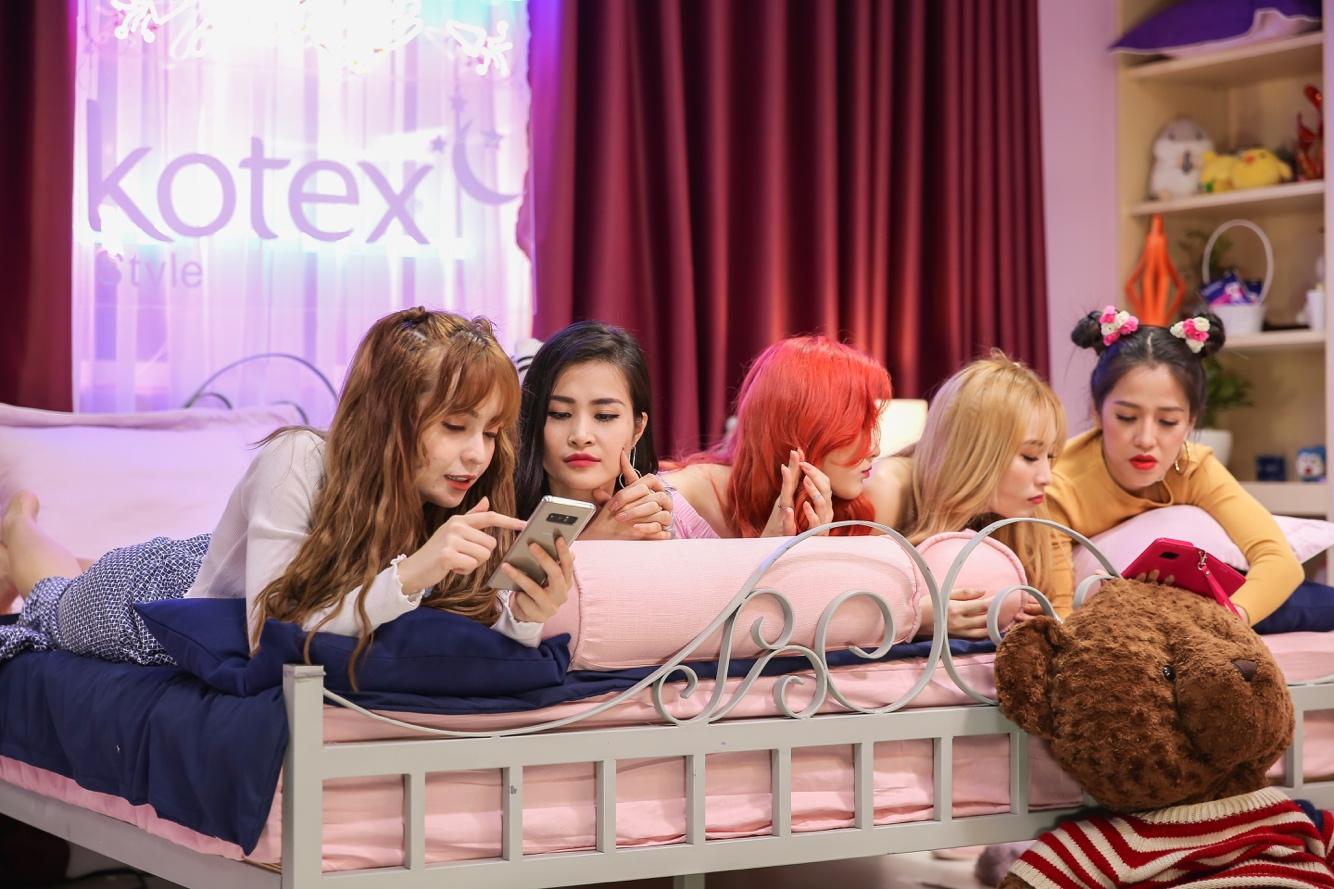 Đông Nhi, LipB “bắn” tiếng Hàn, catwalk cực ngầu trong Pijama Party - Ảnh 5. Đông Nhi, LipB “bắn” tiếng Hàn, catwalk cực ngầu trong Pijama Party - Ảnh 5.