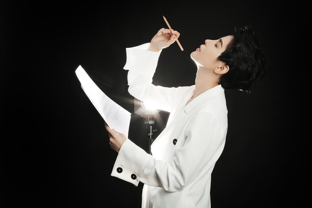 Vũ Cát Tường khiến fan phấn khích khi nhá hàng bài hát Forever Mine - Ảnh 3. Vũ Cát Tường khiến fan phấn khích khi nhá hàng bài hát Forever Mine - Ảnh 3.