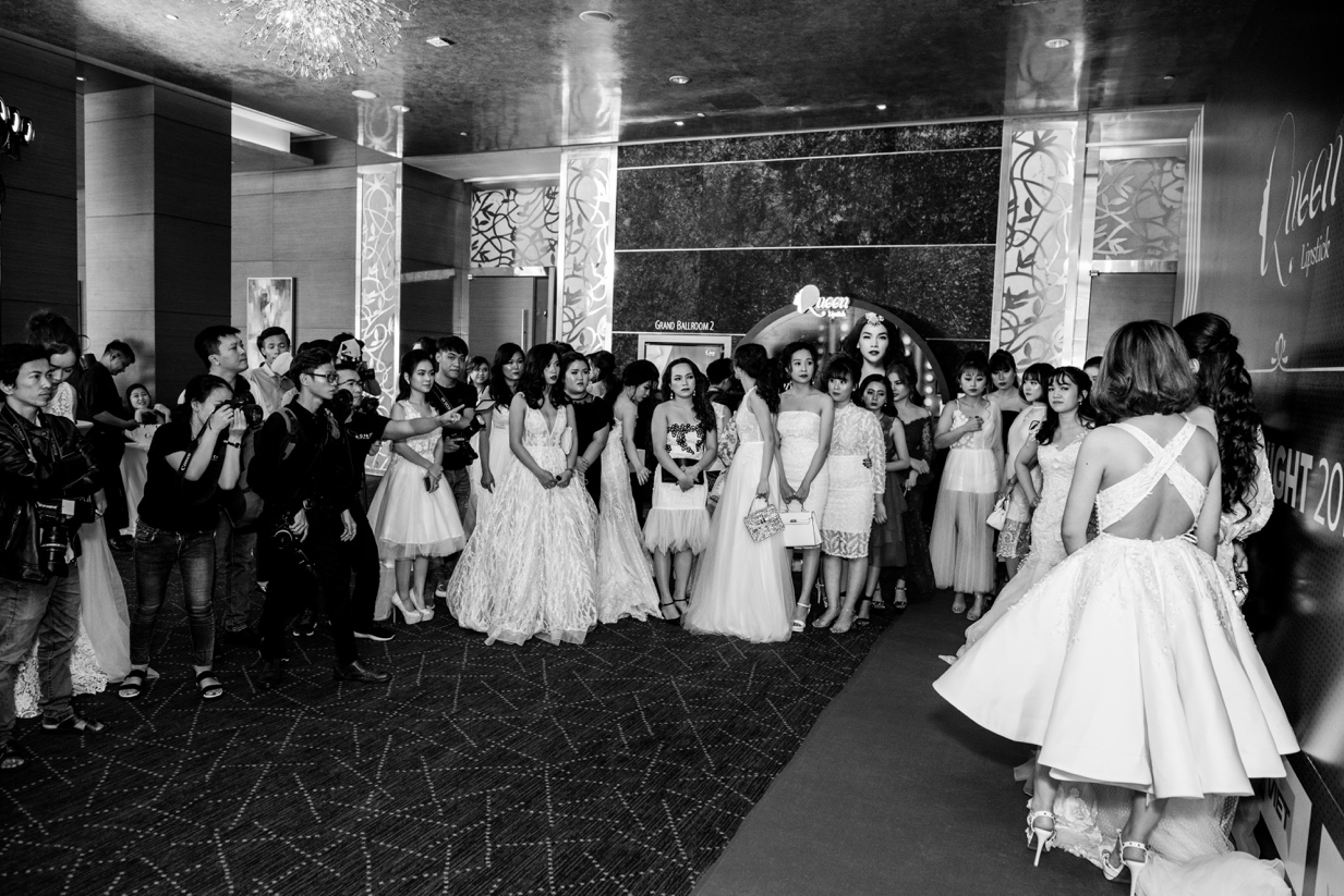 Hồ Ngọc Hà cháy hết mình trong đêm tiệc “Queen Night 2017” của D.O PRO GROUP - Ảnh 4. Hồ Ngọc Hà cháy hết mình trong đêm tiệc “Queen Night 2017” của D.O PRO GROUP - Ảnh 4.