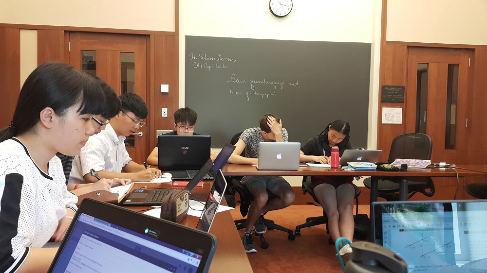 Ngày thi học bổng THPT Mỹ 2017 - Ảnh 1. Ngày thi học bổng THPT Mỹ 2017 - Ảnh 1.