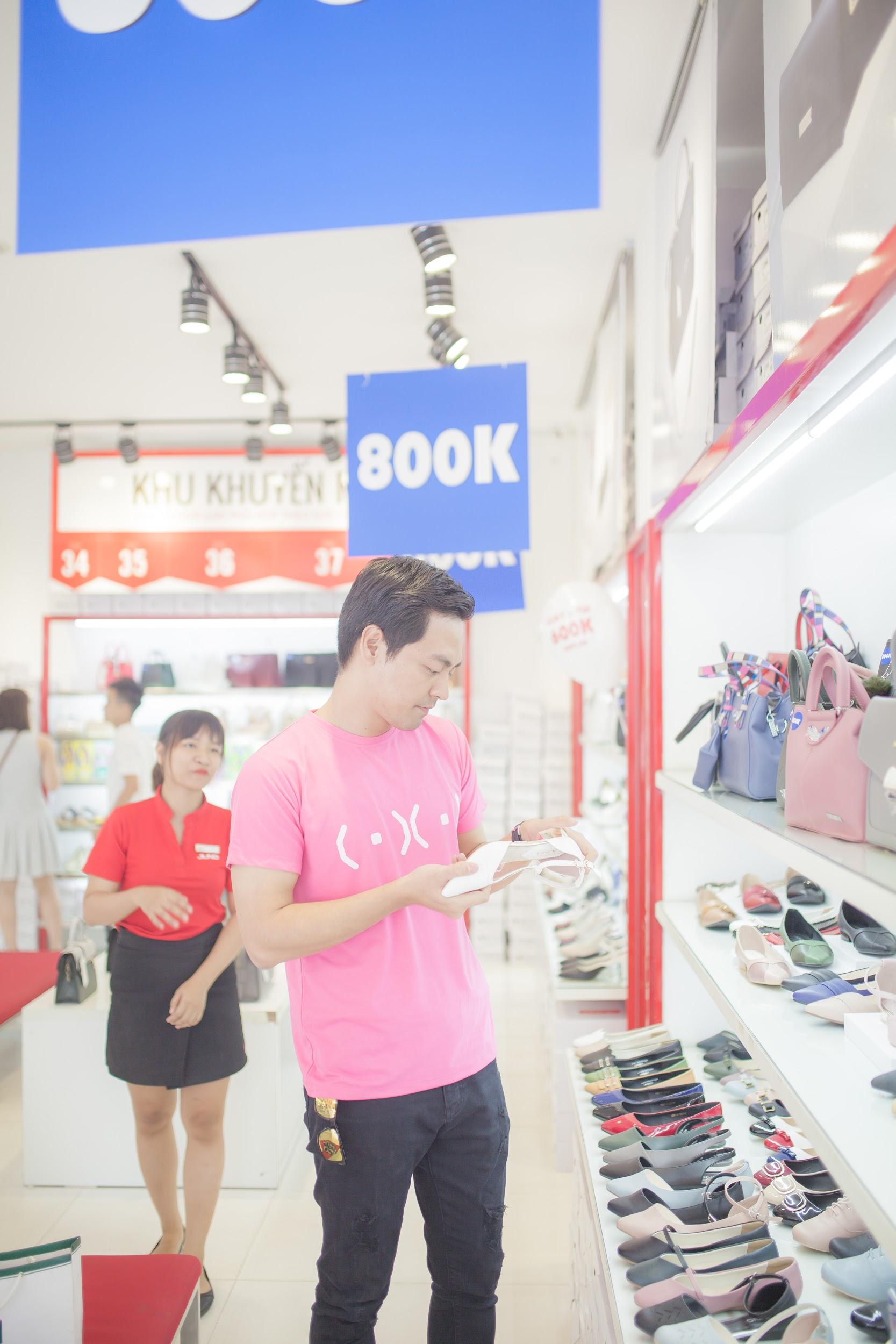 Kim Lý mua quà 20/10 tặng bạn gái theo gợi ý từ “soái ca” Juno - Ảnh 7. Kim Lý mua quà 20/10 tặng bạn gái theo gợi ý từ “soái ca” Juno - Ảnh 7.