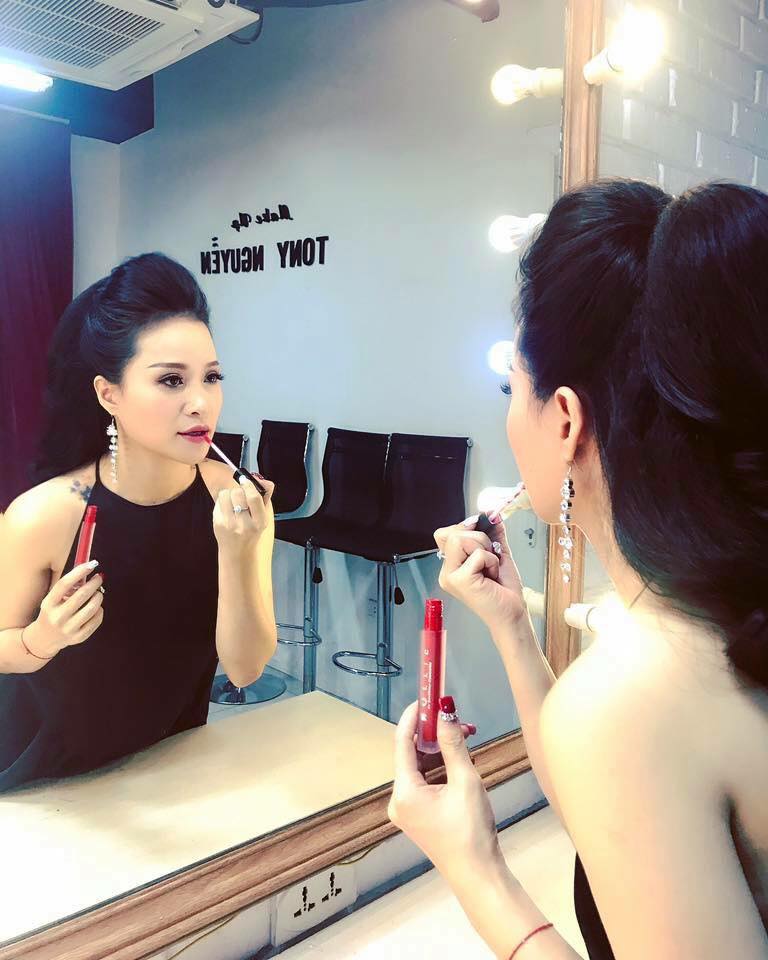 Đây là thỏi son đang được giới trẻ Việt săn lùng nửa cuối năm 2017 - Ảnh 3. Đây là thỏi son đang được giới trẻ Việt săn lùng nửa cuối năm 2017 - Ảnh 3.