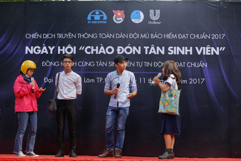 Tóc Tiên “quẩy” cực nhiệt trong ngày hội Chào đón tân sinh viên - Ảnh 6. Tóc Tiên “quẩy” cực nhiệt trong ngày hội Chào đón tân sinh viên - Ảnh 6.