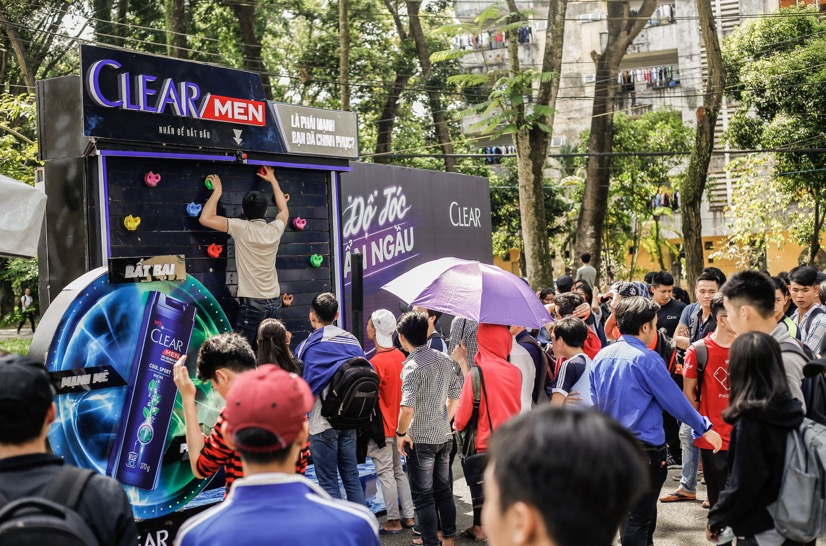 Tóc Tiên “quẩy” cực nhiệt trong ngày hội Chào đón tân sinh viên - Ảnh 7. Tóc Tiên “quẩy” cực nhiệt trong ngày hội Chào đón tân sinh viên - Ảnh 7.