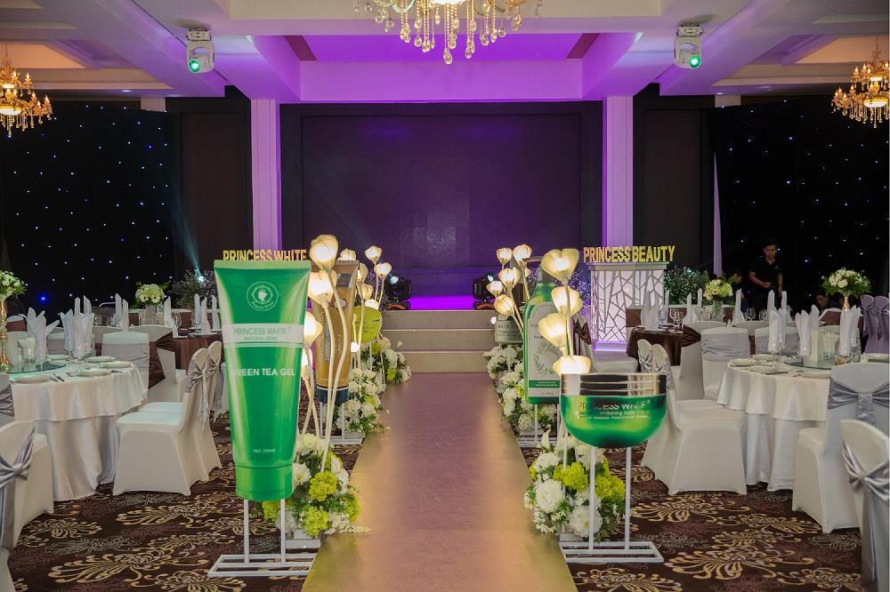 Lạc trôi trong dạ tiệc Queen Party đầy cảm xúc - Ảnh 8. Lạc trôi trong dạ tiệc Queen Party đầy cảm xúc - Ảnh 8.