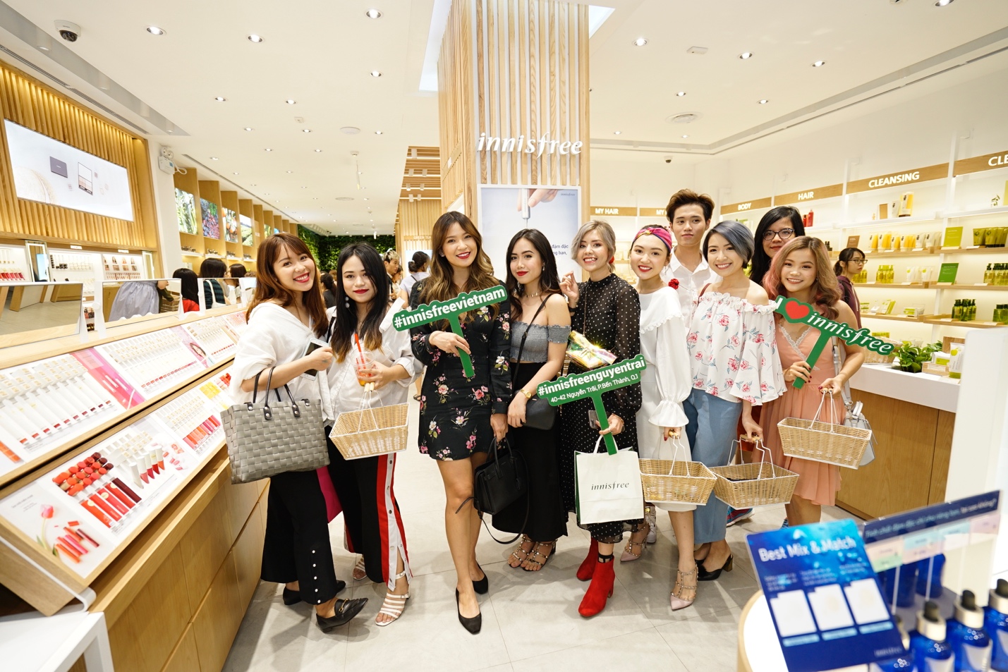 Innisfree thu hút giới trẻ với công nghệ VR trong đợt khai trương cửa hàng thứ 3 - Ảnh 8. Innisfree thu hút giới trẻ với công nghệ VR trong đợt khai trương cửa hàng thứ 3 - Ảnh 8.
