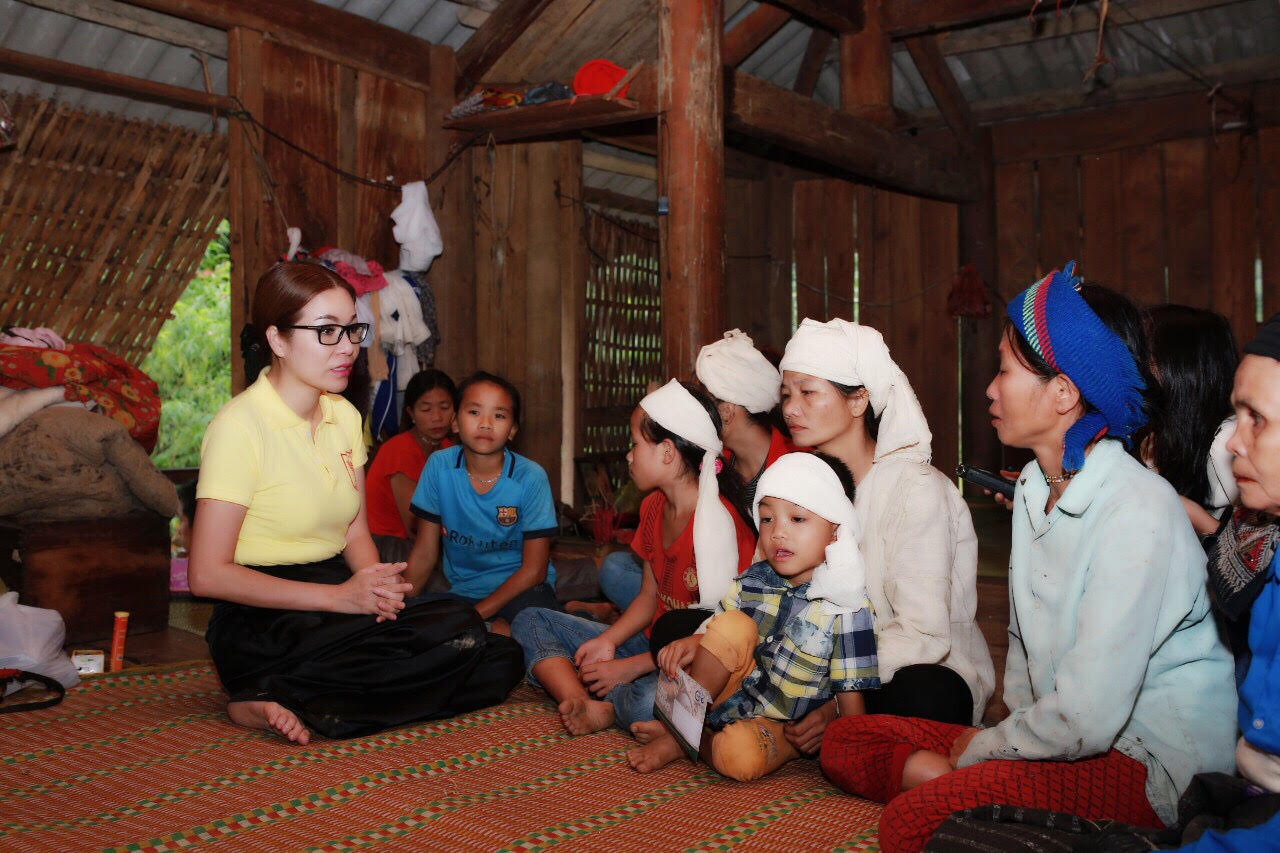 Công ty bảo vệ Long Hoàng cùng Hoa hậu Bùi Thị Hà cứu trợ đồng bào tại Thanh Hóa - Ảnh 5. Công ty bảo vệ Long Hoàng cùng Hoa hậu Bùi Thị Hà cứu trợ đồng bào tại Thanh Hóa - Ảnh 5.