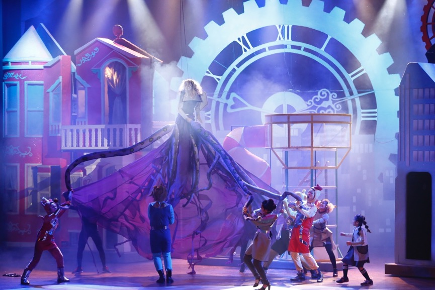 Sau TP.HCM, show nhạc kịch hoành tráng Bé chịu chơi sắp trình diễn tại Hà Nội - Ảnh 9. Sau TP.HCM, show nhạc kịch hoành tráng Bé chịu chơi sắp trình diễn tại Hà Nội - Ảnh 9.