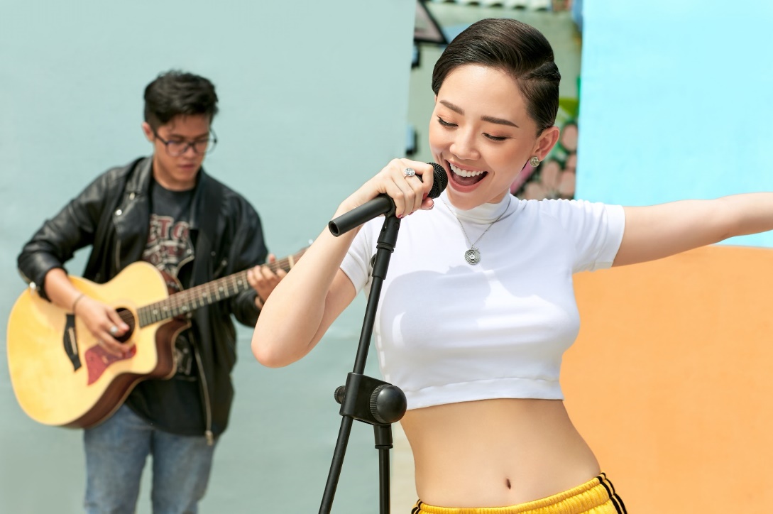 #Canyouhearme - Trào lưu thả thính” mới bằng âm nhạc và thời trang - Ảnh 2. #Canyouhearme - Trào lưu thả thính” mới bằng âm nhạc và thời trang - Ảnh 2.