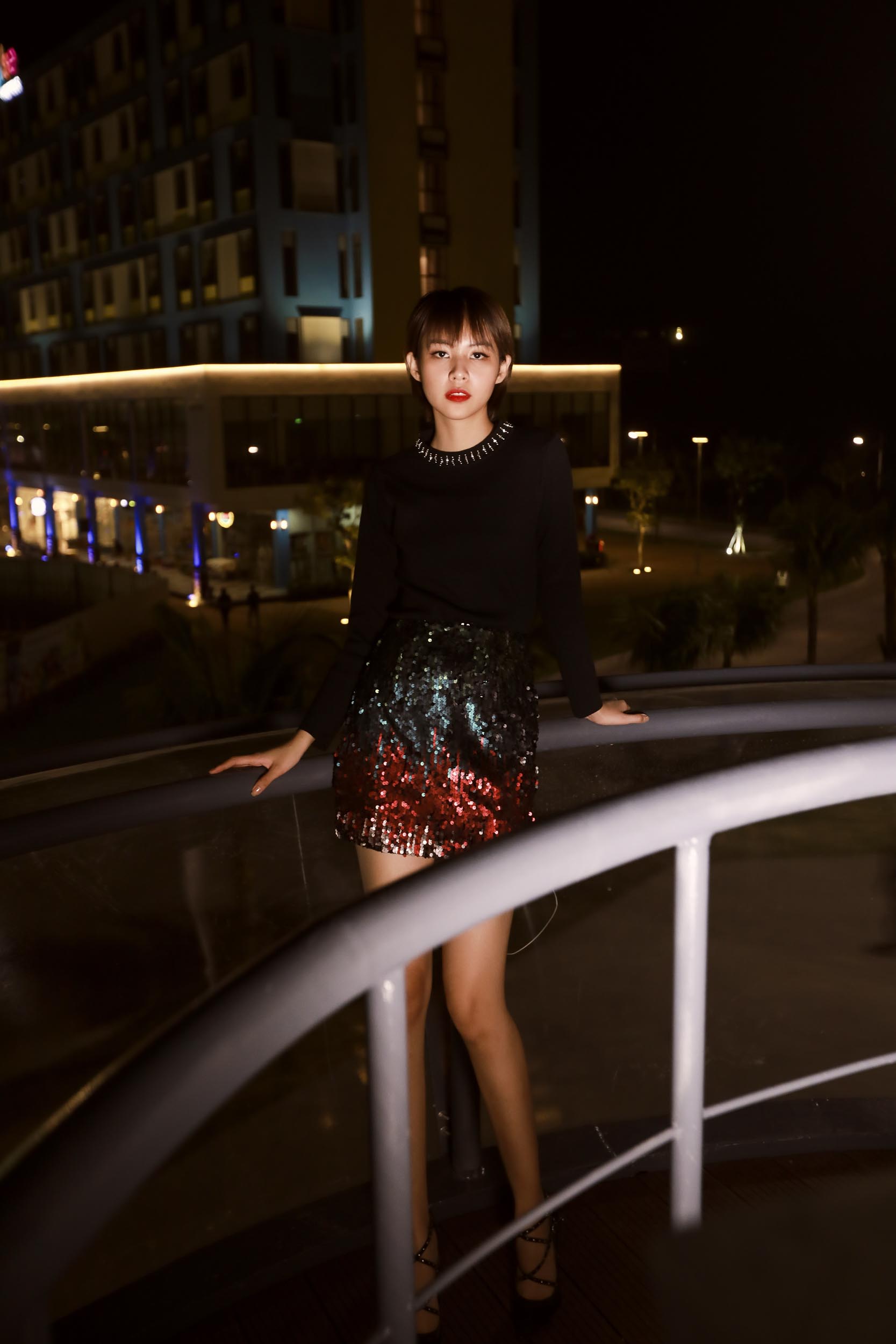 Phong cách streetstyle mùa lễ hội cực chất của Phí Phương Anh - Ảnh 9. Phong cách streetstyle mùa lễ hội cực chất của Phí Phương Anh - Ảnh 9.