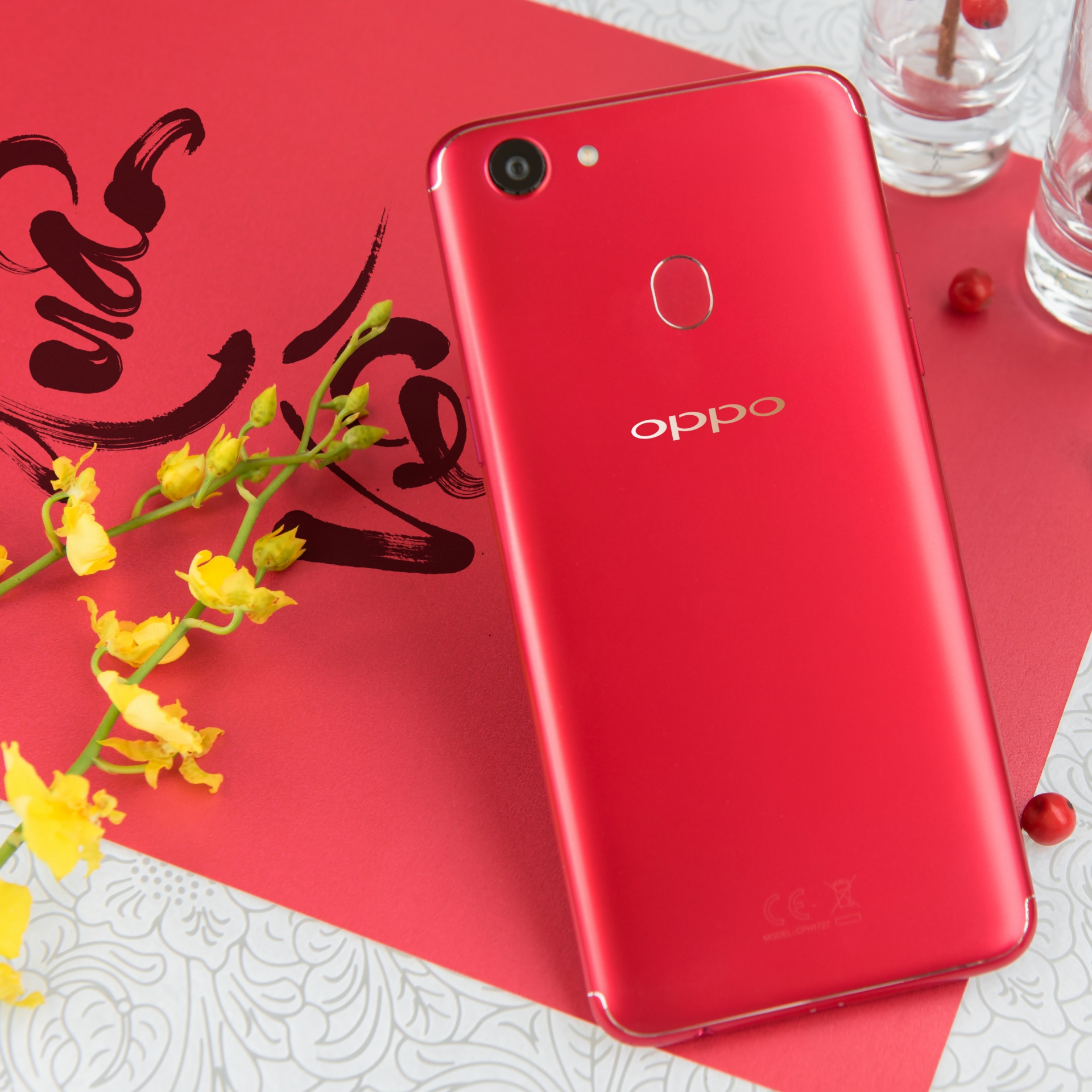 May mắn, tài lộc cả năm với OPPO F5 đỏ - Ảnh 1. May mắn, tài lộc cả năm với OPPO F5 đỏ - Ảnh 1.