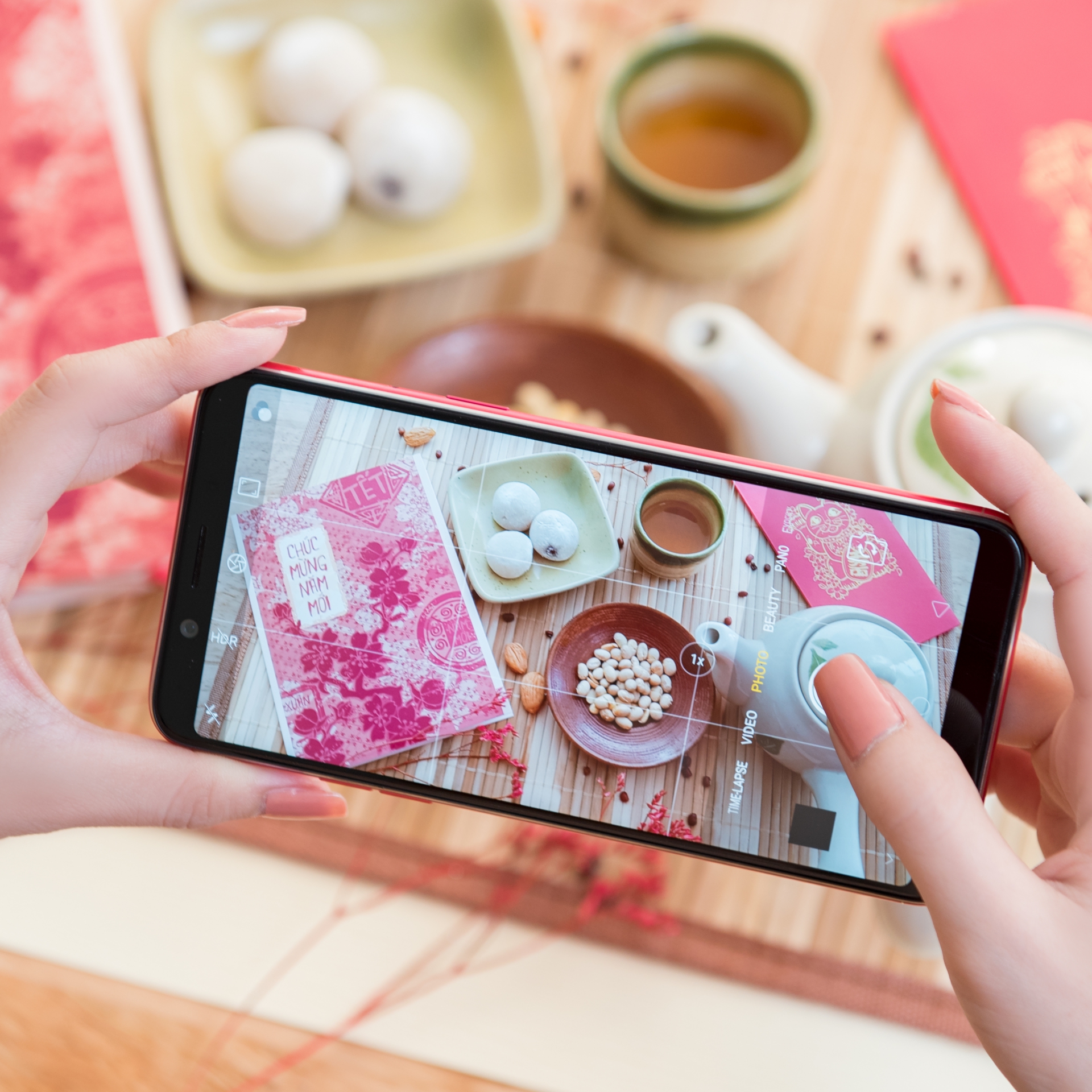 May mắn, tài lộc cả năm với OPPO F5 đỏ - Ảnh 3. May mắn, tài lộc cả năm với OPPO F5 đỏ - Ảnh 3.