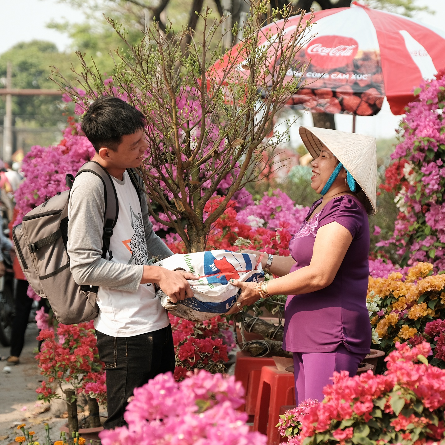 “Xe chở yêu thương” đã lăn bánh trên mọi cung đường, góp nhặt vô vàn khoảnh khắc Tết - Ảnh 4. “Xe chở yêu thương” đã lăn bánh trên mọi cung đường, góp nhặt vô vàn khoảnh khắc Tết - Ảnh 4.