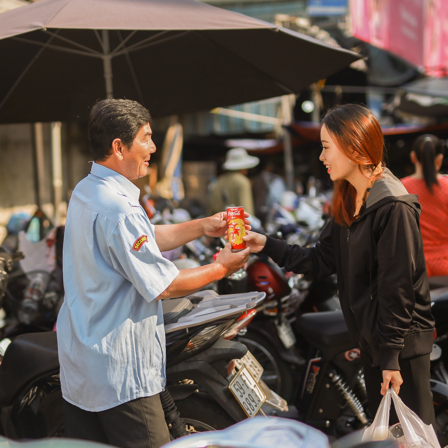“Xe chở yêu thương” đã lăn bánh trên mọi cung đường, góp nhặt vô vàn khoảnh khắc Tết - Ảnh 9. “Xe chở yêu thương” đã lăn bánh trên mọi cung đường, góp nhặt vô vàn khoảnh khắc Tết - Ảnh 9.