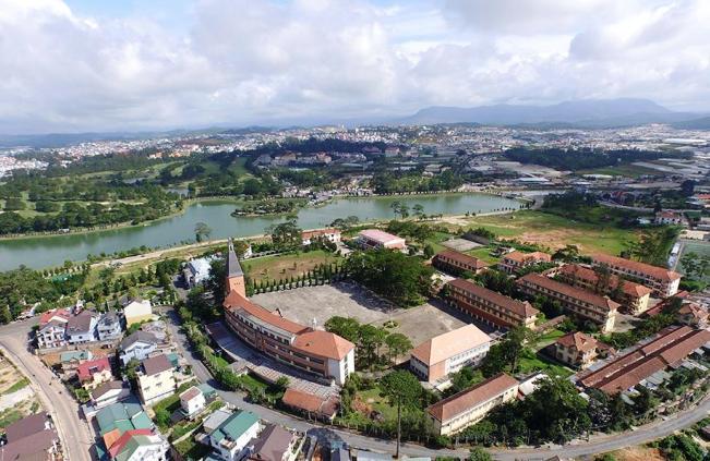 Những trường đại học có khuôn viên đẹp như khu nghỉ dưỡng - Ảnh 12. Những trường đại học có khuôn viên đẹp như khu nghỉ dưỡng - Ảnh 12.