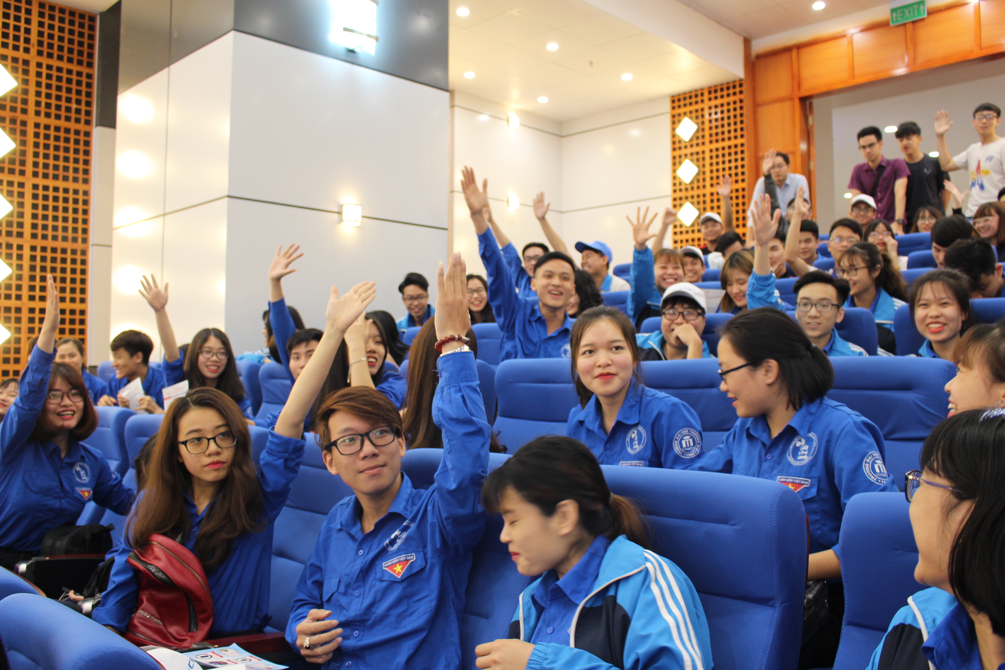 Lan tỏa thông điệp ATGT đến giới trẻ qua hội thi “Sinh viên lái xe ôtô an toàn năm 2018” - Ảnh 5. Lan tỏa thông điệp ATGT đến giới trẻ qua hội thi “Sinh viên lái xe ôtô an toàn năm 2018” - Ảnh 5.