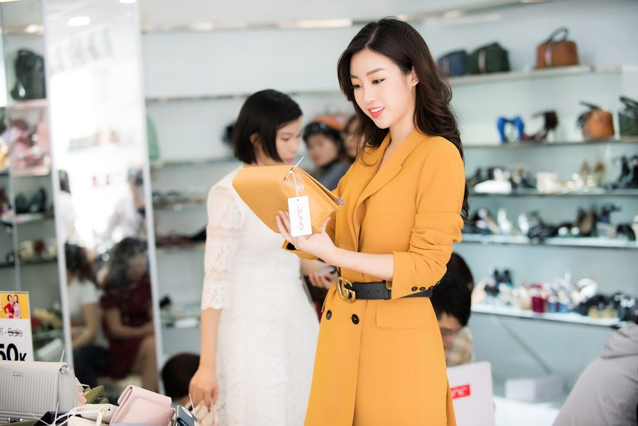 Quên đồ hiệu đi, đây là mẫu giày Việt được dàn hoa hậu lựa chọn - Ảnh 5. Quên đồ hiệu đi, đây là mẫu giày Việt được dàn hoa hậu lựa chọn - Ảnh 5.