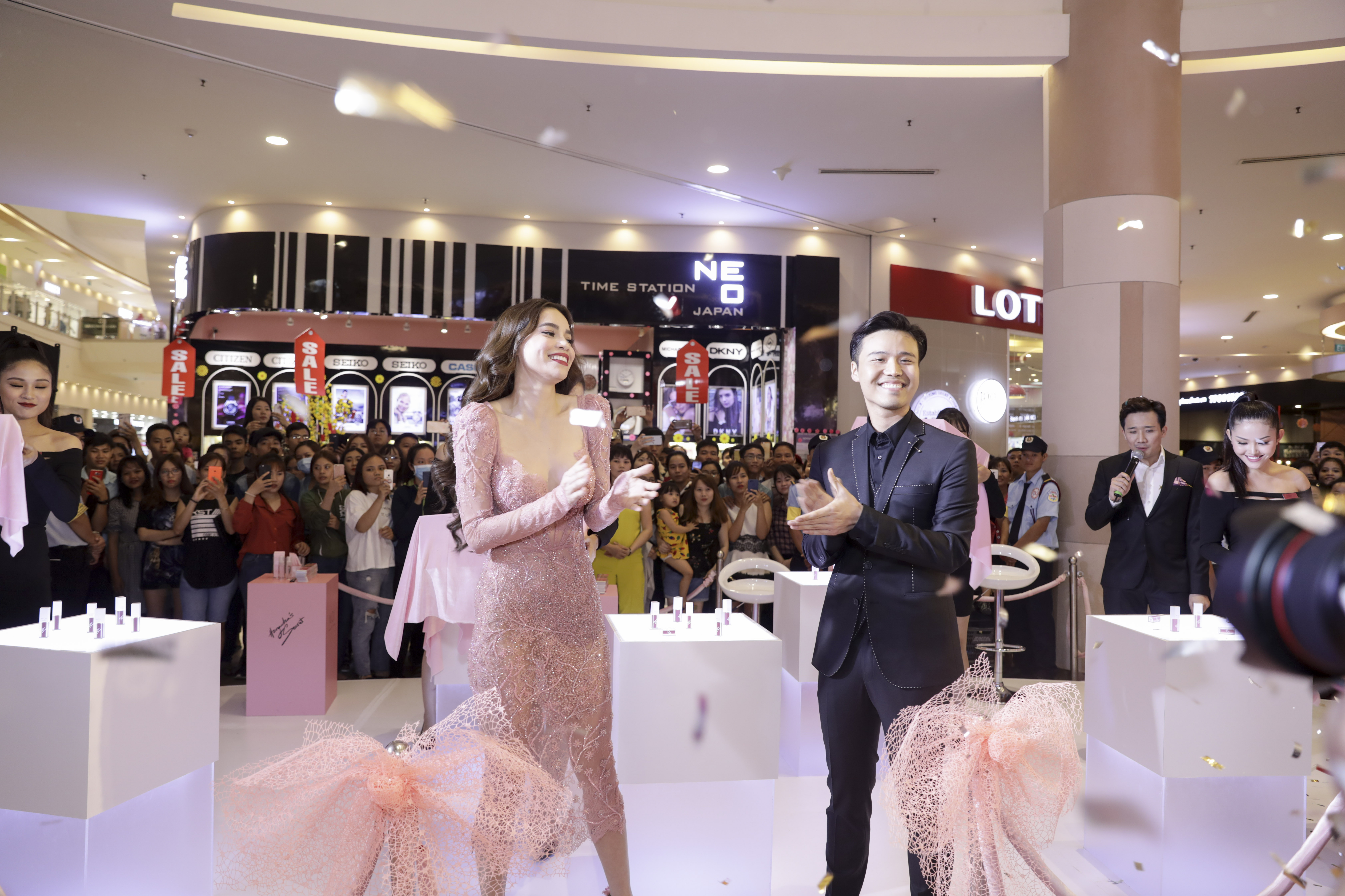 Nếu từng lười trang điểm, bạn phải thay đổi nếu xem clip biến hình không tin được này - Ảnh 6. Nếu từng lười trang điểm, bạn phải thay đổi nếu xem clip biến hình không tin được này - Ảnh 6.