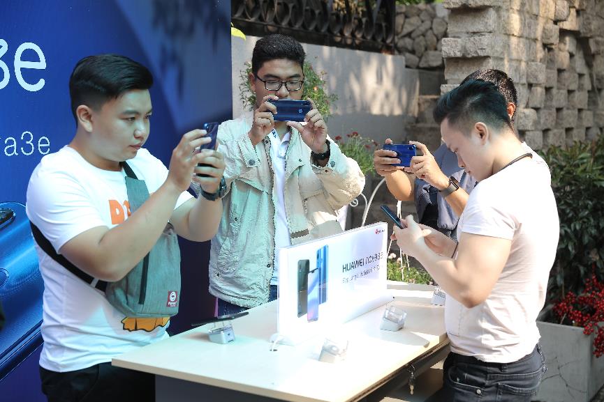 Toàn cảnh buổi offline trải nghiệm “ngôi sao mới” tầm trung Huawei Nova 3e - Ảnh 4. Toàn cảnh buổi offline trải nghiệm “ngôi sao mới” tầm trung Huawei Nova 3e - Ảnh 4.