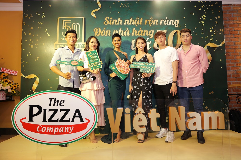 Hoa hậu H’Hen Niê quyến rũ dự tiệc sinh nhật The Pizza Company 5 tuổi - Ảnh 5. Hoa hậu H’Hen Niê quyến rũ dự tiệc sinh nhật The Pizza Company 5 tuổi - Ảnh 5.