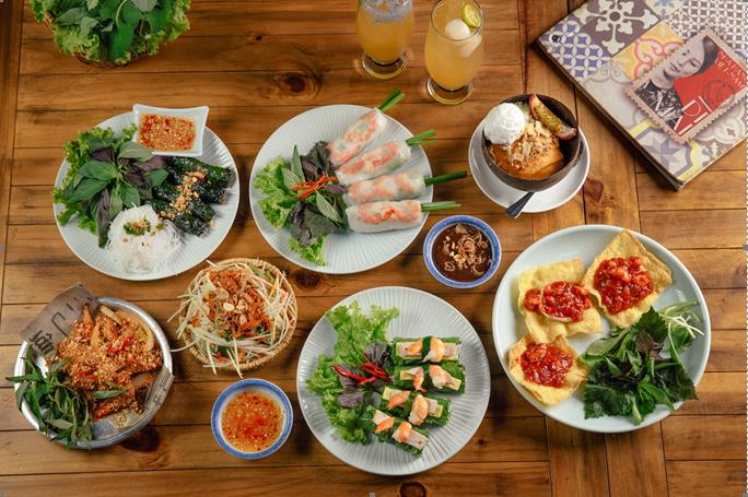 Thưởng thức trà chiều “High Tea” theo phong cách Dì Mai - Ảnh 2. Thưởng thức trà chiều “High Tea” theo phong cách Dì Mai - Ảnh 2.