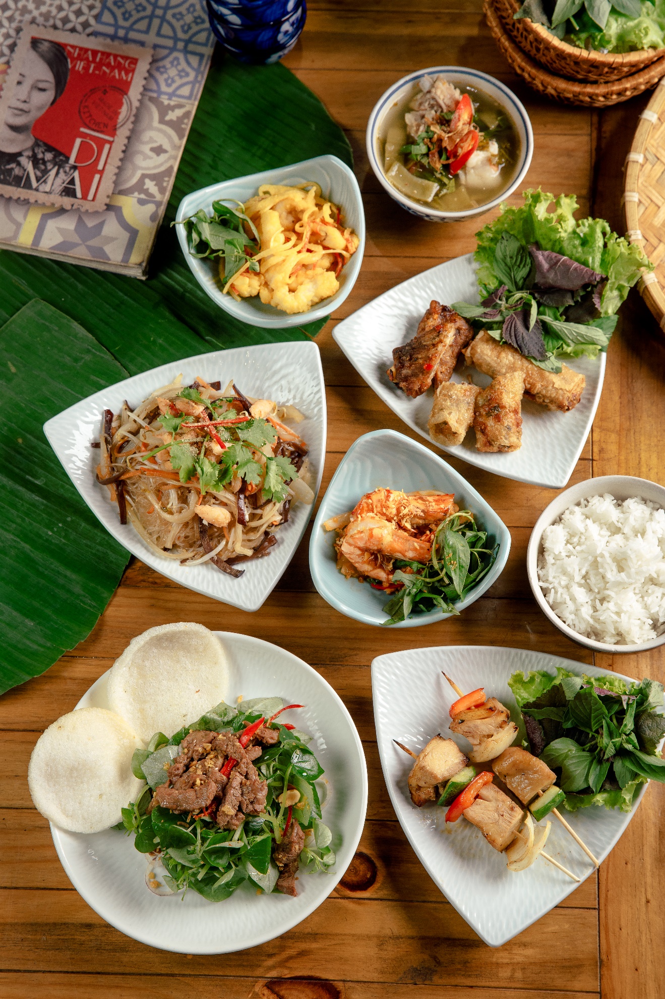 Thưởng thức trà chiều “High Tea” theo phong cách Dì Mai - Ảnh 3. Thưởng thức trà chiều “High Tea” theo phong cách Dì Mai - Ảnh 3.