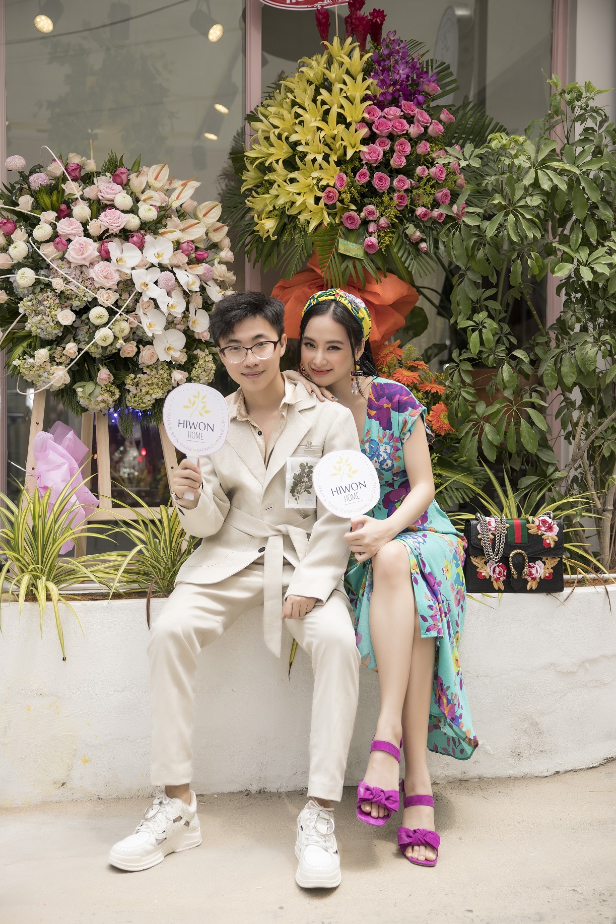 Angela Phương Trinh, Chi Pu xinh đẹp đến mừng chuyên gia trang điểm Hiwon - Ảnh 2. Angela Phương Trinh, Chi Pu xinh đẹp đến mừng chuyên gia trang điểm Hiwon - Ảnh 2.