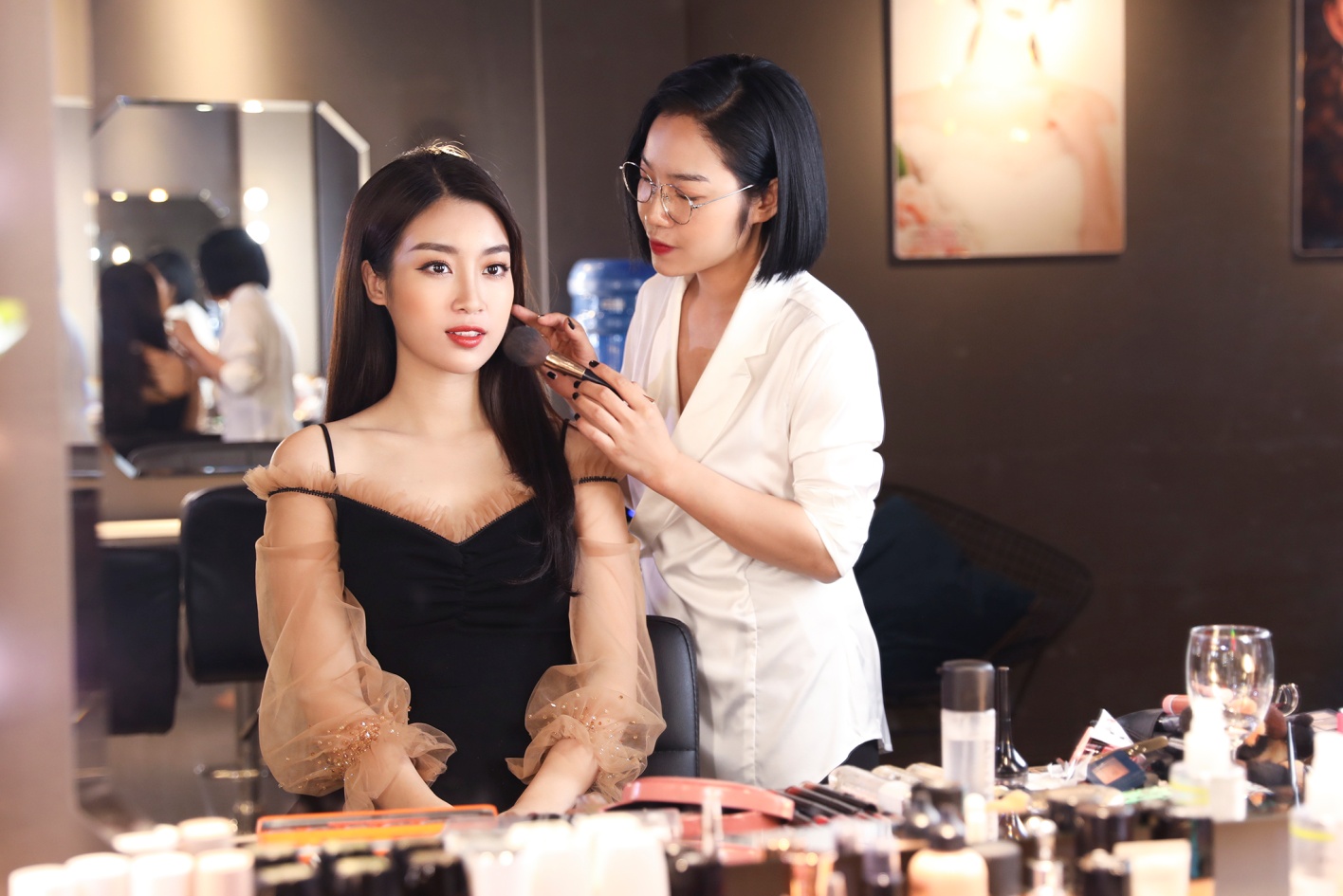 Ca sĩ Bảo Anh, Hoa hậu Đỗ Mỹ Linh đẹp rạng ngời trong lễ khai trương store của Tâm Tâm makeup & Mandy Hair Stylist - Ảnh 4. Ca sĩ Bảo Anh, Hoa hậu Đỗ Mỹ Linh đẹp rạng ngời trong lễ khai trương store của Tâm Tâm makeup & Mandy Hair Stylist - Ảnh 4.
