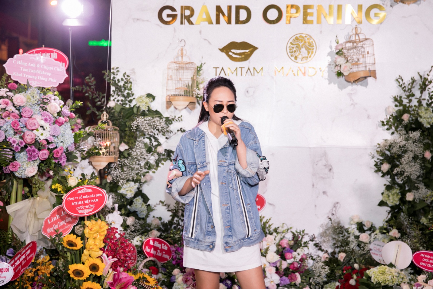 Ca sĩ Bảo Anh, Hoa hậu Đỗ Mỹ Linh đẹp rạng ngời trong lễ khai trương store của Tâm Tâm makeup & Mandy Hair Stylist - Ảnh 9. Ca sĩ Bảo Anh, Hoa hậu Đỗ Mỹ Linh đẹp rạng ngời trong lễ khai trương store của Tâm Tâm makeup & Mandy Hair Stylist - Ảnh 9.