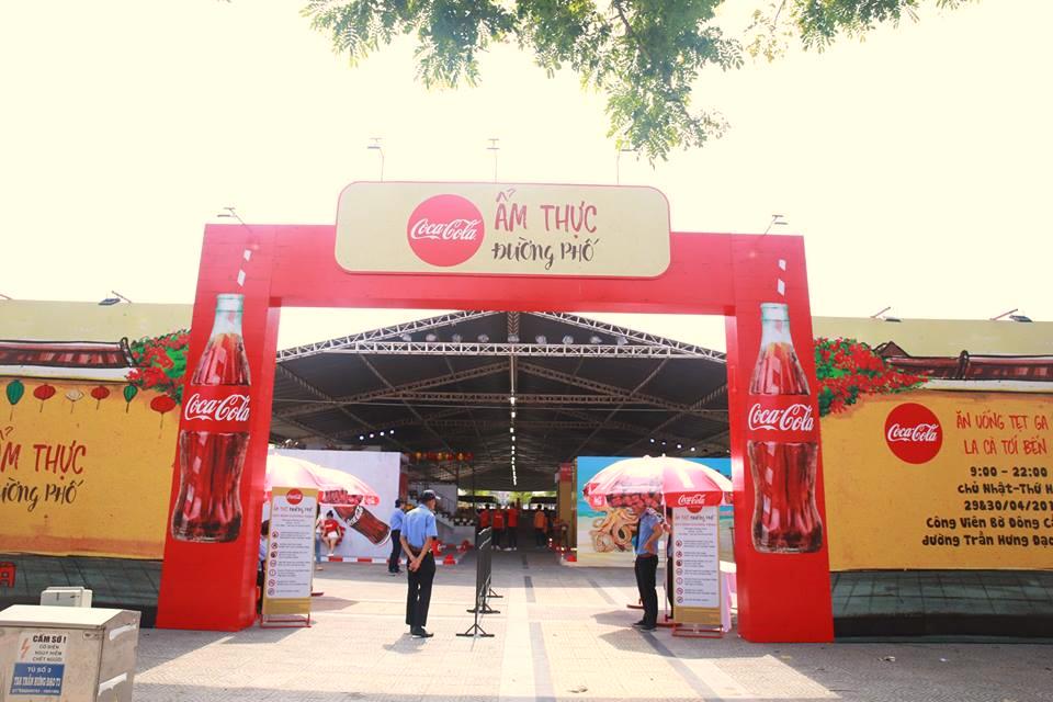Casio Anh Khuê  và ngàn bạn trẻ “oanh tạc” lễ hội ẩm thực đường phố Coca-Cola