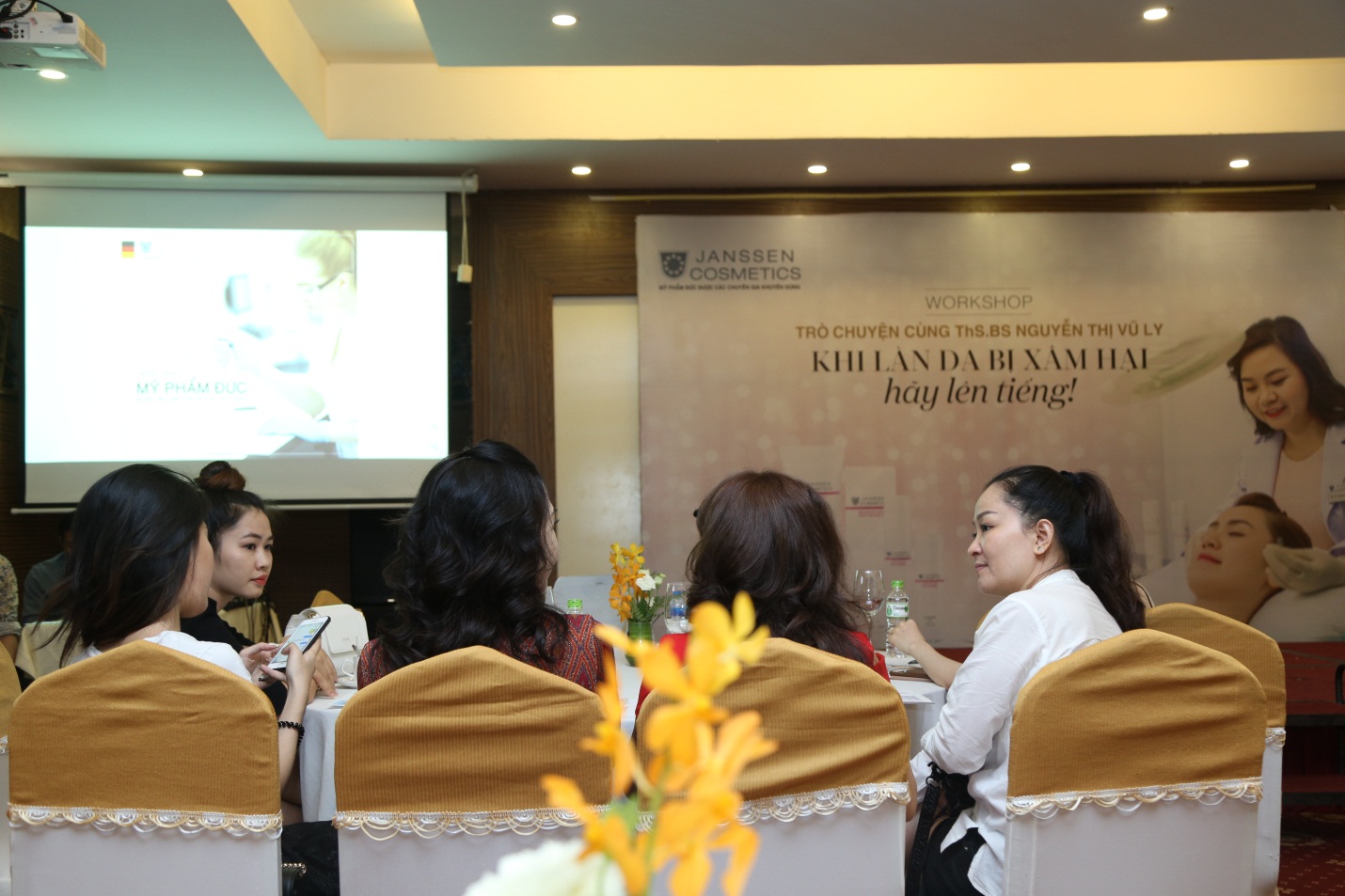 Bạn nào đang xài kem trộn thì phải xem ngay cảnh báo này của bác sĩ - Ảnh 1. Bạn nào đang xài kem trộn thì phải xem ngay cảnh báo này của bác sĩ - Ảnh 1.