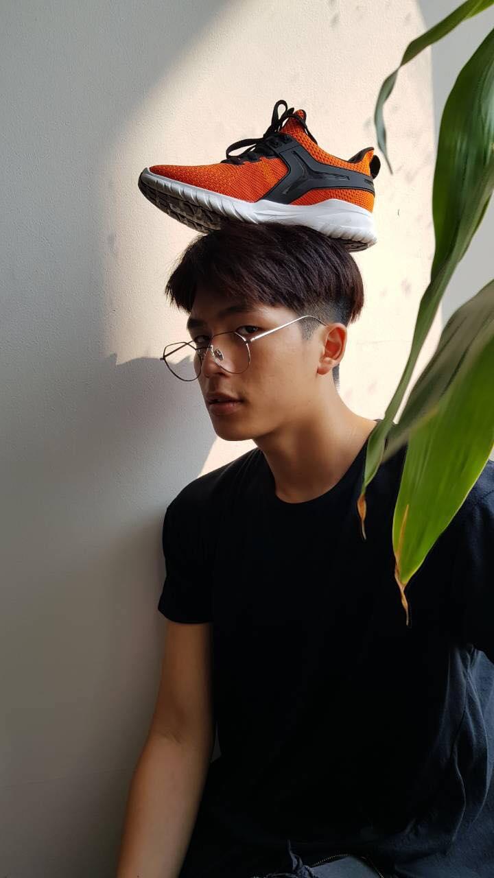 Vừa vào hè, cộng đồng fashionista khoe ngay hot trend “đội giày độc đáo! - Ảnh 3. Vừa vào hè, cộng đồng fashionista khoe ngay hot trend “đội giày độc đáo! - Ảnh 3.
