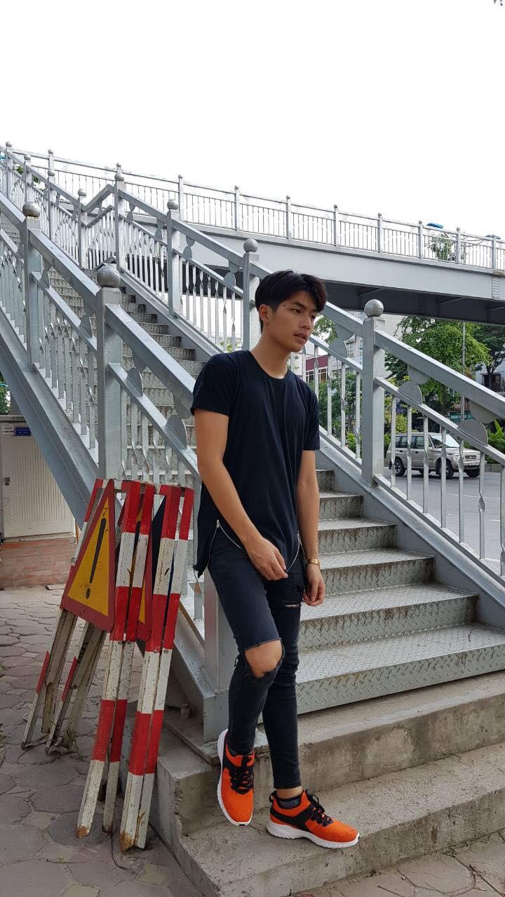 Vừa vào hè, cộng đồng fashionista khoe ngay hot trend “đội giày độc đáo! - Ảnh 11. Vừa vào hè, cộng đồng fashionista khoe ngay hot trend “đội giày độc đáo! - Ảnh 11.