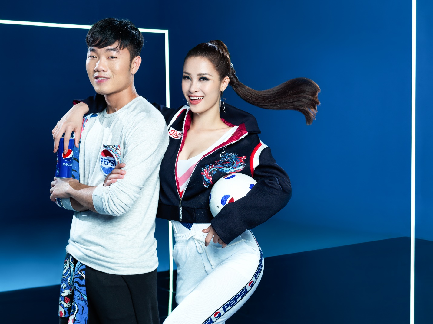 Xuân Trường, Isaac đọ thần thái soái ca trong MV cổ vũ bóng đá cực thú vị - Ảnh 5. Xuân Trường, Isaac đọ thần thái soái ca trong MV cổ vũ bóng đá cực thú vị - Ảnh 5.