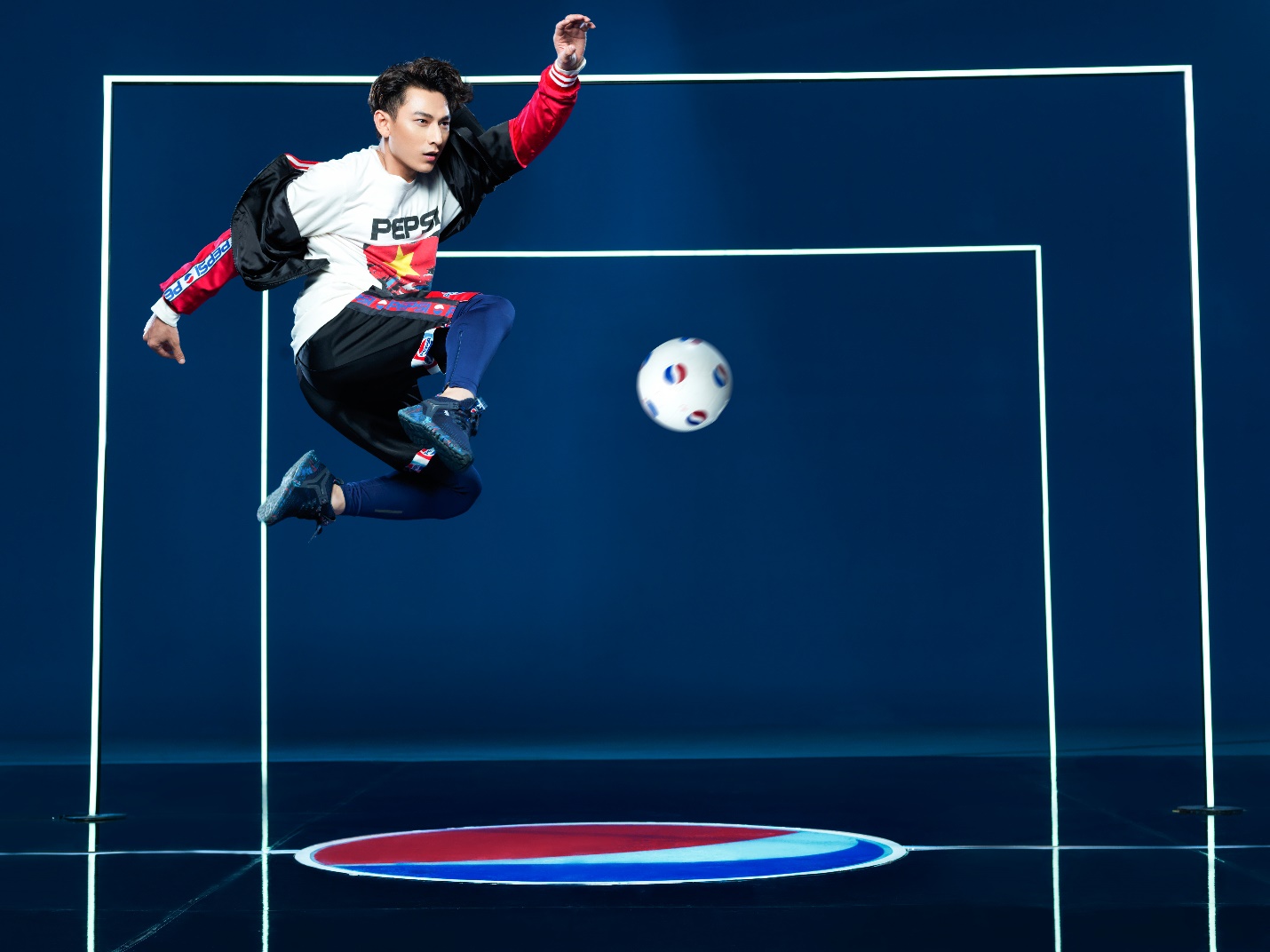 Xuân Trường, Isaac đọ thần thái soái ca trong MV cổ vũ bóng đá cực thú vị - Ảnh 6. Xuân Trường, Isaac đọ thần thái soái ca trong MV cổ vũ bóng đá cực thú vị - Ảnh 6.