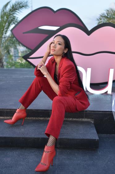 Những khoảnh khắc làm nổi bật thần thái của ca sĩ Min cùng các cô nàng cá tính - Ảnh 9. Những khoảnh khắc làm nổi bật thần thái của ca sĩ Min cùng các cô nàng cá tính - Ảnh 9.