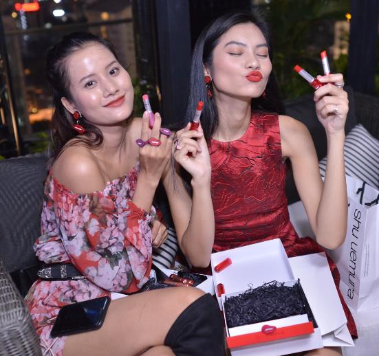 Những khoảnh khắc làm nổi bật thần thái của ca sĩ Min cùng các cô nàng cá tính - Ảnh 11. Những khoảnh khắc làm nổi bật thần thái của ca sĩ Min cùng các cô nàng cá tính - Ảnh 11.