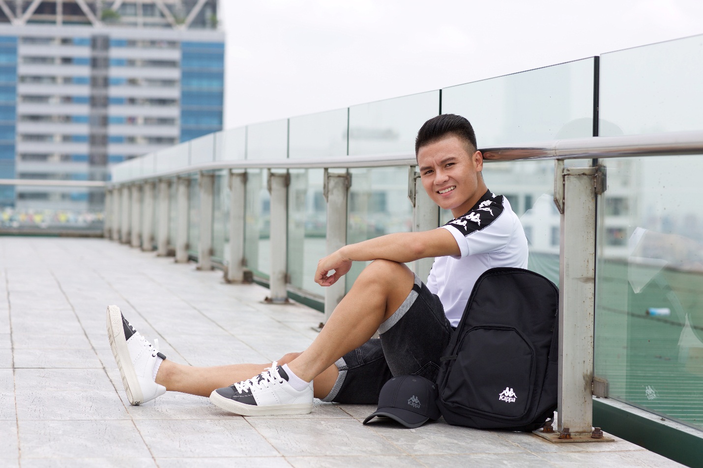 U23 cuồng nhiệt cổ vũ World Cup với BST áo phiên bản đặc biệt - Ảnh 4. U23 cuồng nhiệt cổ vũ World Cup với BST áo phiên bản đặc biệt - Ảnh 4.