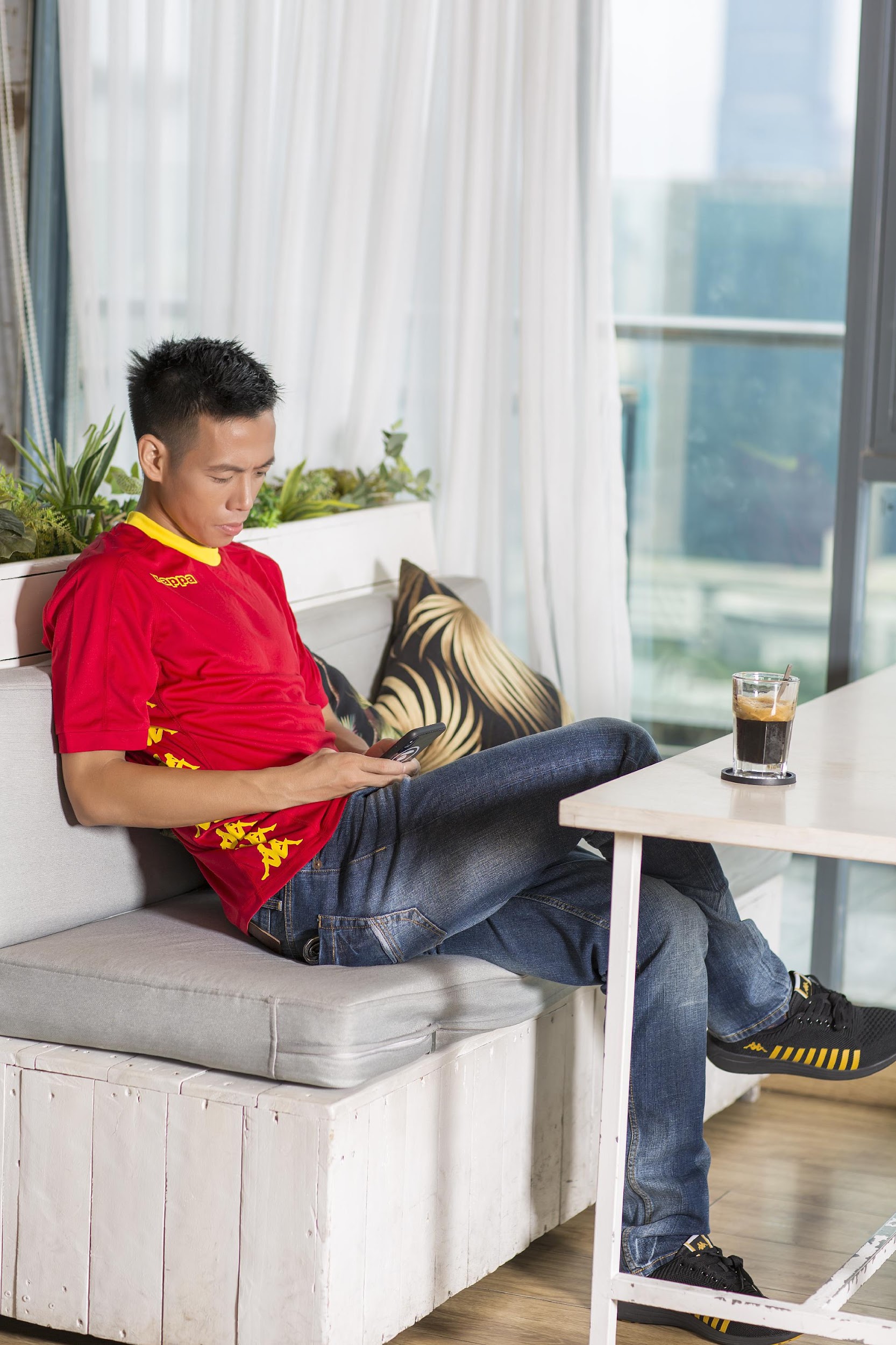 U23 cuồng nhiệt cổ vũ World Cup với BST áo phiên bản đặc biệt - Ảnh 8. U23 cuồng nhiệt cổ vũ World Cup với BST áo phiên bản đặc biệt - Ảnh 8.