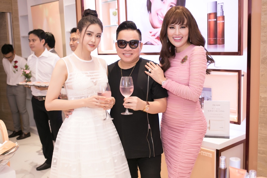 Nữ thần chuyển giới Nong Poy và Phương Lê gây náo loạn tại sự kiện - Ảnh 9. Nữ thần chuyển giới Nong Poy và Phương Lê gây náo loạn tại sự kiện - Ảnh 9.