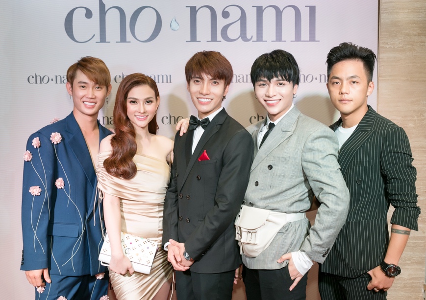 Nữ thần chuyển giới Nong Poy và Phương Lê gây náo loạn tại sự kiện - Ảnh 10. Nữ thần chuyển giới Nong Poy và Phương Lê gây náo loạn tại sự kiện - Ảnh 10.
