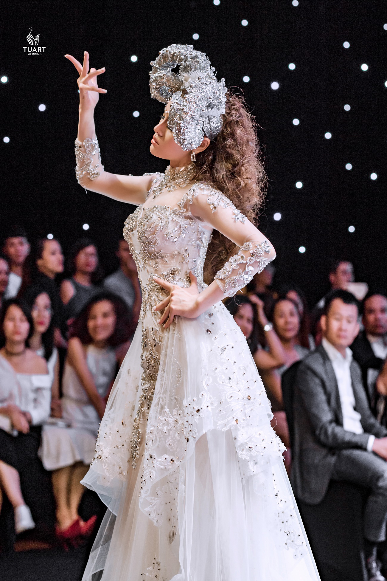 Noo Phước Thịnh, Á hậu Thư Dung cùng xuất hiện trong show diễn váy cưới 12 cung hoàng đạo - Ảnh 3. Noo Phước Thịnh, Á hậu Thư Dung cùng xuất hiện trong show diễn váy cưới 12 cung hoàng đạo - Ảnh 3.